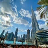 Vista de un complejo de rascacielos en Dubái, Emiratos Árabes.