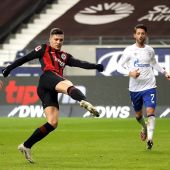 Luka Jovic marca con el Eintracht