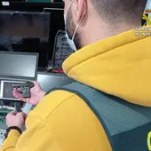 La Guardia Civil detiene a un peligroso ladrón que usó un arma de fuego para intimidar a los dueños de una vivienda La Guardia Civil detiene a un peligroso ladrón que usó un arma de fuego para intimidar a los dueños de una vivienda