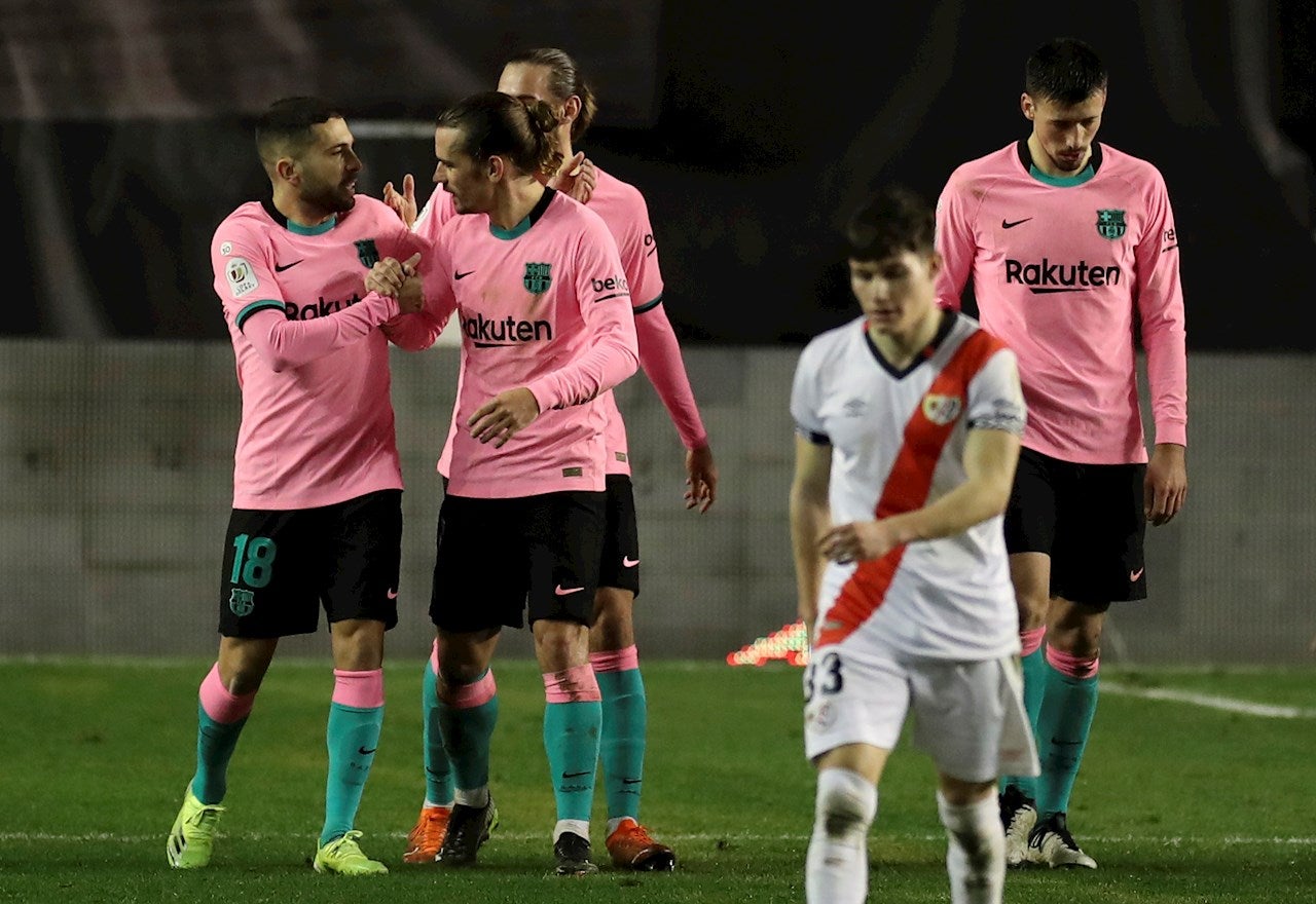 El Barcelona remonta al Rayo para meterse en cuartos de Copa del Rey El Barcelona remonta al Rayo para meterse en cuartos de Copa del Rey