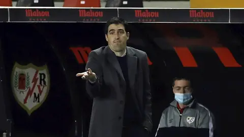 Andoni Iraola en el banquillo Andoni Iraola en el banquillo