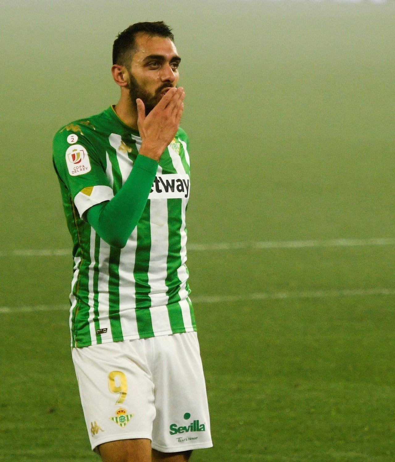 Borja Iglesias: "Me he acordado de la familia que es la que sufre cuando las cosas no van bien" Borja Iglesias: "Me he acordado de la familia que es la que sufre cuando las cosas no van bien"