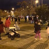 Centenares de personas salen a la calle en Granada tras la sucesión de terremotos