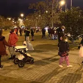 Centenares de personas salen a la calle en Granada tras la sucesión de terremotos Centenares de personas salen a la calle en Granada tras la sucesión de terremotos