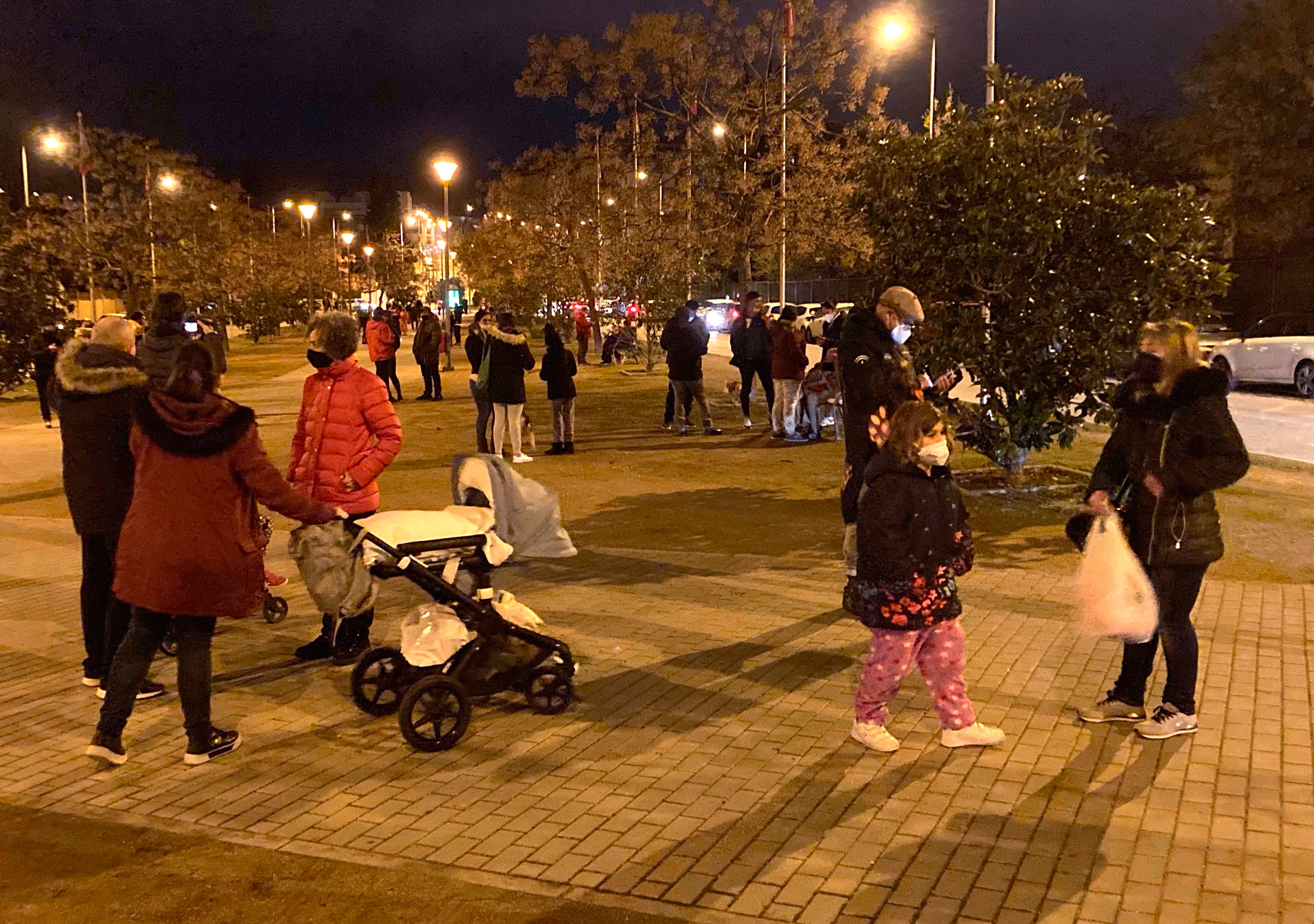 Una treintena de terremotos en una noche causa el pánico en Granada y los vecinos se echan a la calle Una treintena de terremotos en una noche causa el pánico en Granada y los vecinos se echan a la calle