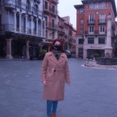 Emma Buj en la plaza del Torico de Teruel