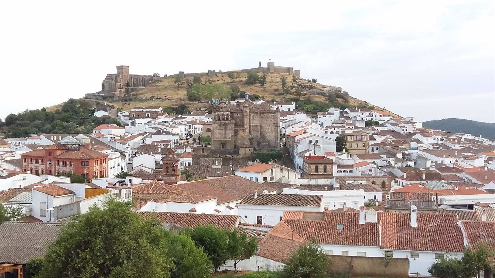 El Alcalde de Aracena destaca la "ralentización" de casos por las medidas y hace un llamamiento a evitar contactos El Alcalde de Aracena destaca la "ralentización" de casos por las medidas y hace un llamamiento a evitar contactos