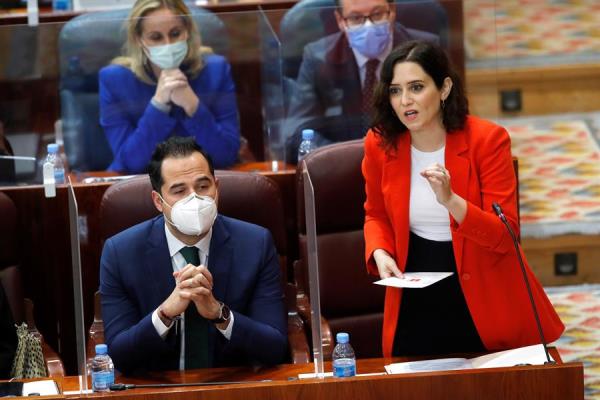 La ínsula: ¿Son útiles las luchas políticas para acabar con la pandemia o acelerar los calendarios de vacunación? La ínsula: ¿Son útiles las luchas políticas para acabar con la pandemia o acelerar los calendarios de vacunación?