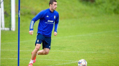 Giorgi Aburjania en un entrenamiento con el Real Oviedo