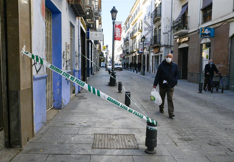 Manuel Gil: "Hay riesgo que algunas casas caigan por la gran cantidad de terremotos" Manuel Gil: "Hay riesgo que algunas casas caigan por la gran cantidad de terremotos"