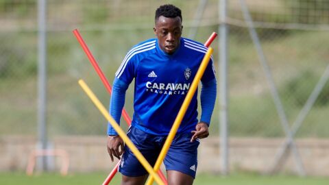 Jannick Buyla entrenando con el Real Zaragoza