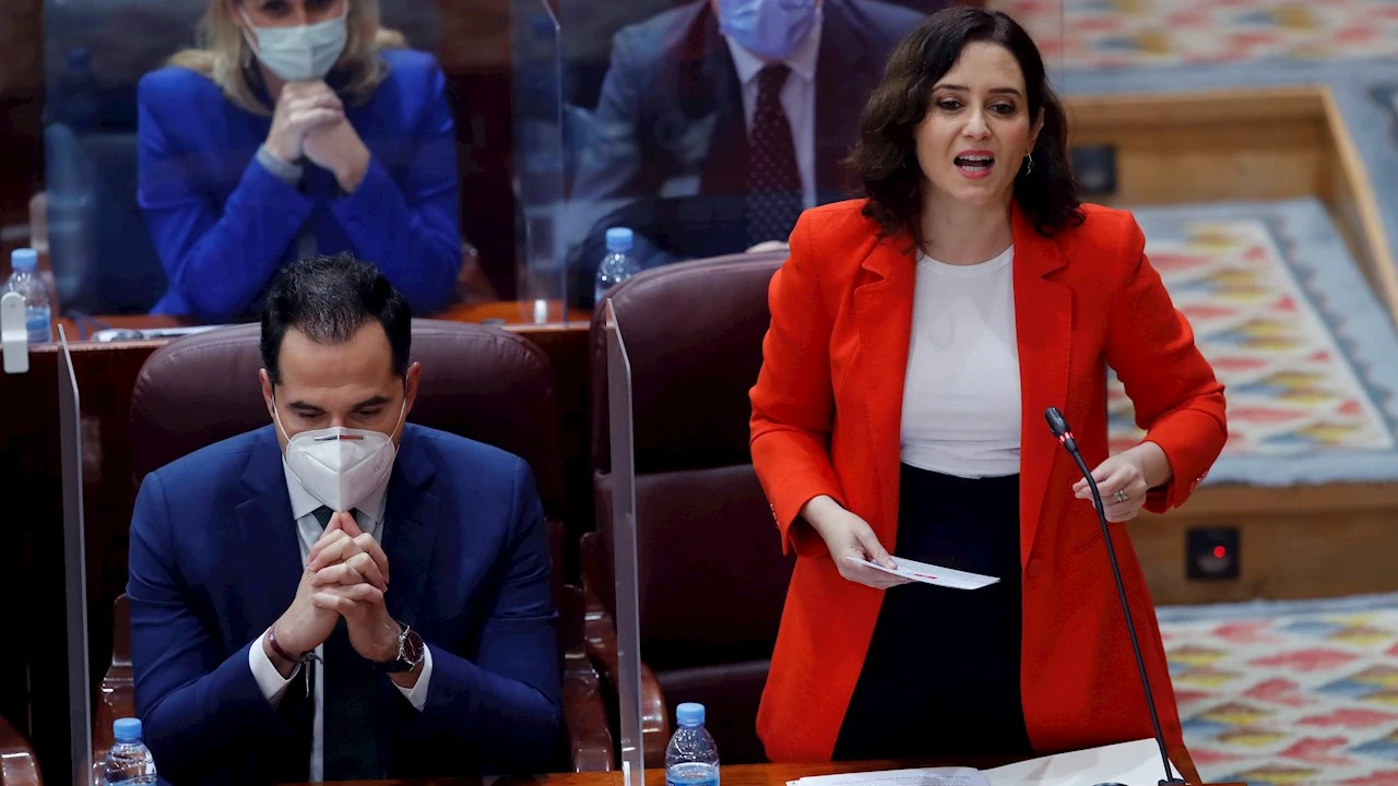 Ayuso ataca a los diputados de Podemos que se manifestaron en el Zendal Ayuso ataca a los diputados de Podemos que se manifestaron en el Zendal