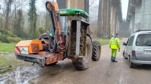 Arranca el contrato de desbroce de caminos en el Ayuntamiento de Llanes Arranca el contrato de desbroce de caminos en el Ayuntamiento de Llanes