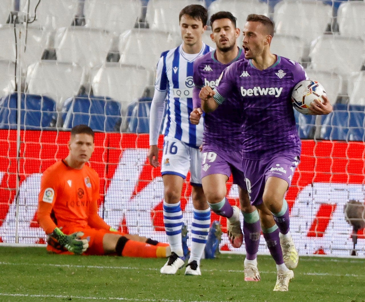 Sergio Canales: "Durante la lesión vi muchos vídeos para mejorar mi faceta goleadora" Sergio Canales: "Durante la lesión vi muchos vídeos para mejorar mi faceta goleadora"