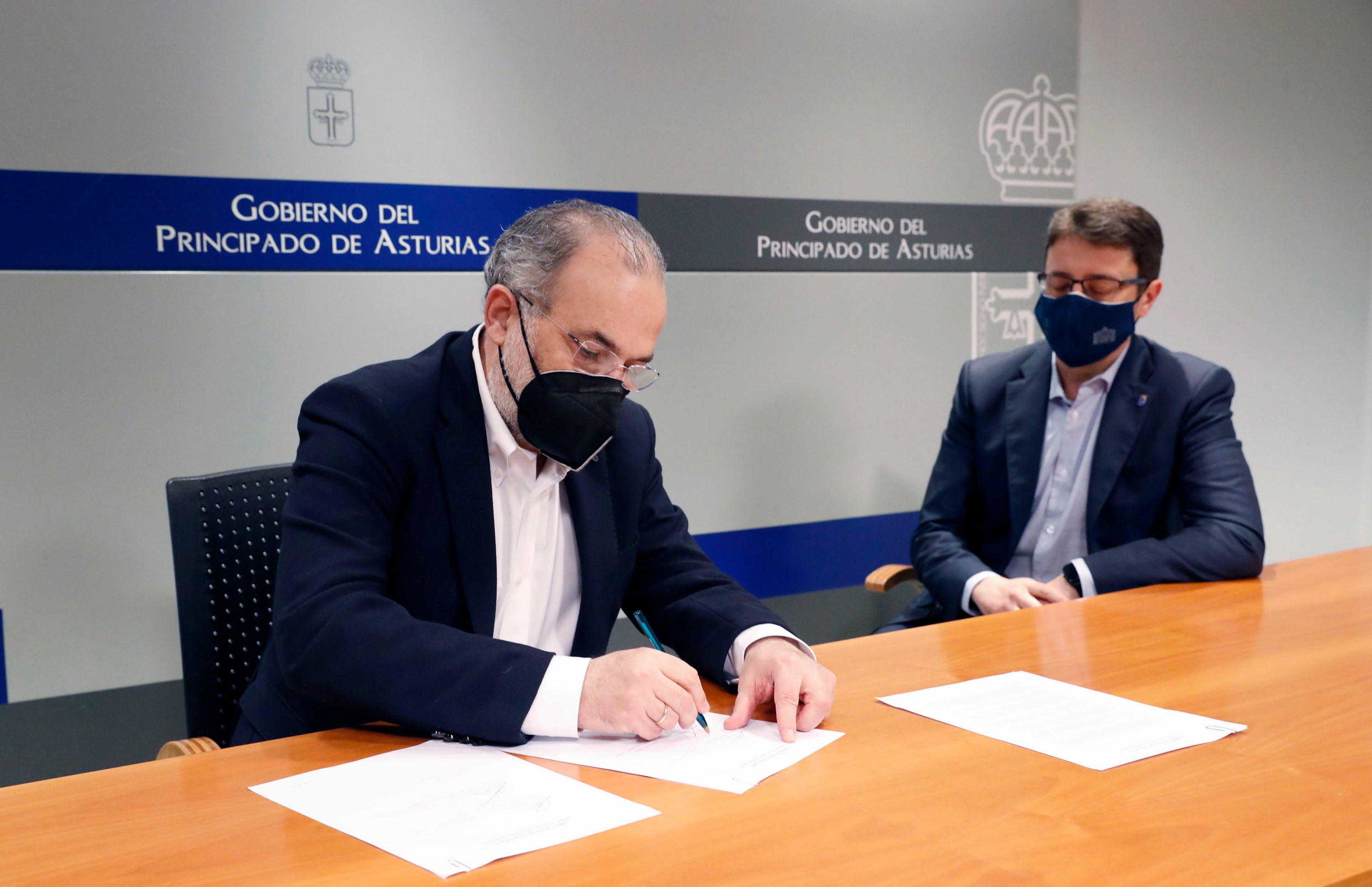 Acuerdo de mínimos de política, empresas y sindicatos Acuerdo de mínimos de política, empresas y sindicatos