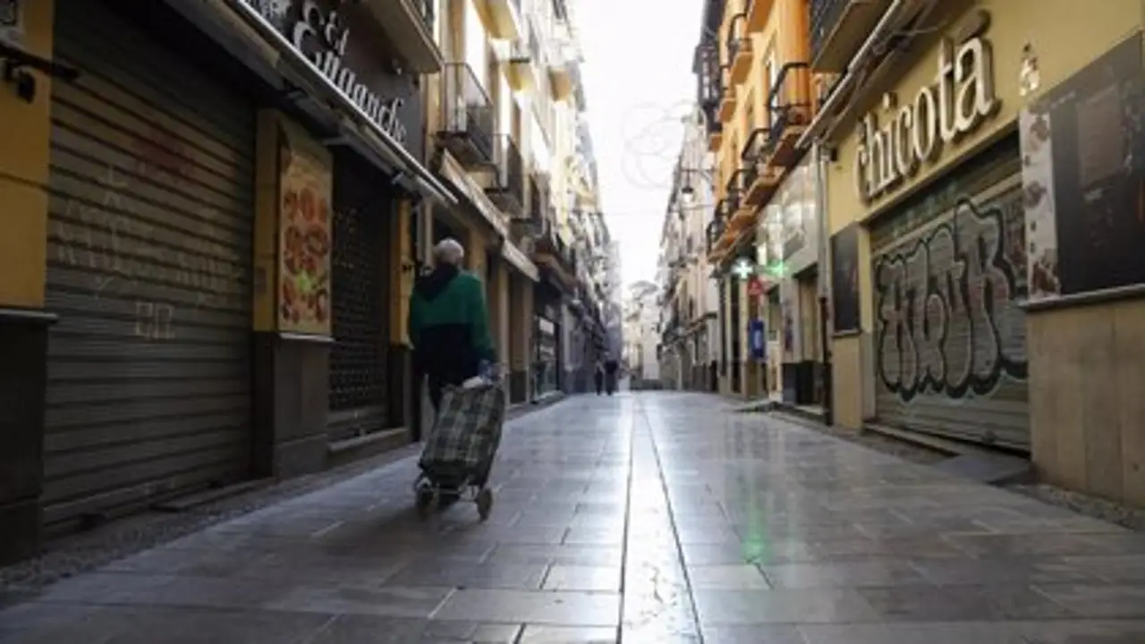 Calle vacía por el confinamiento Calle vacía por el confinamiento