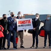 Los presos del procés salen de Lledoners pidiendo la amnistía