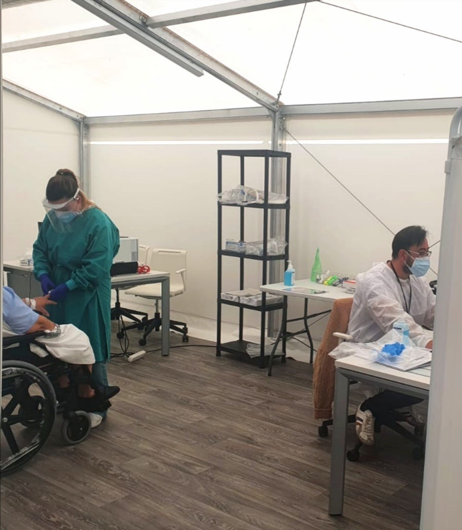Sanidad registra 1.600 positivos menos de Covid-19 con relación al sábado pero aumentan los ingresados Sanidad registra 1.600 positivos menos de Covid-19 con relación al sábado pero aumentan los ingresados
