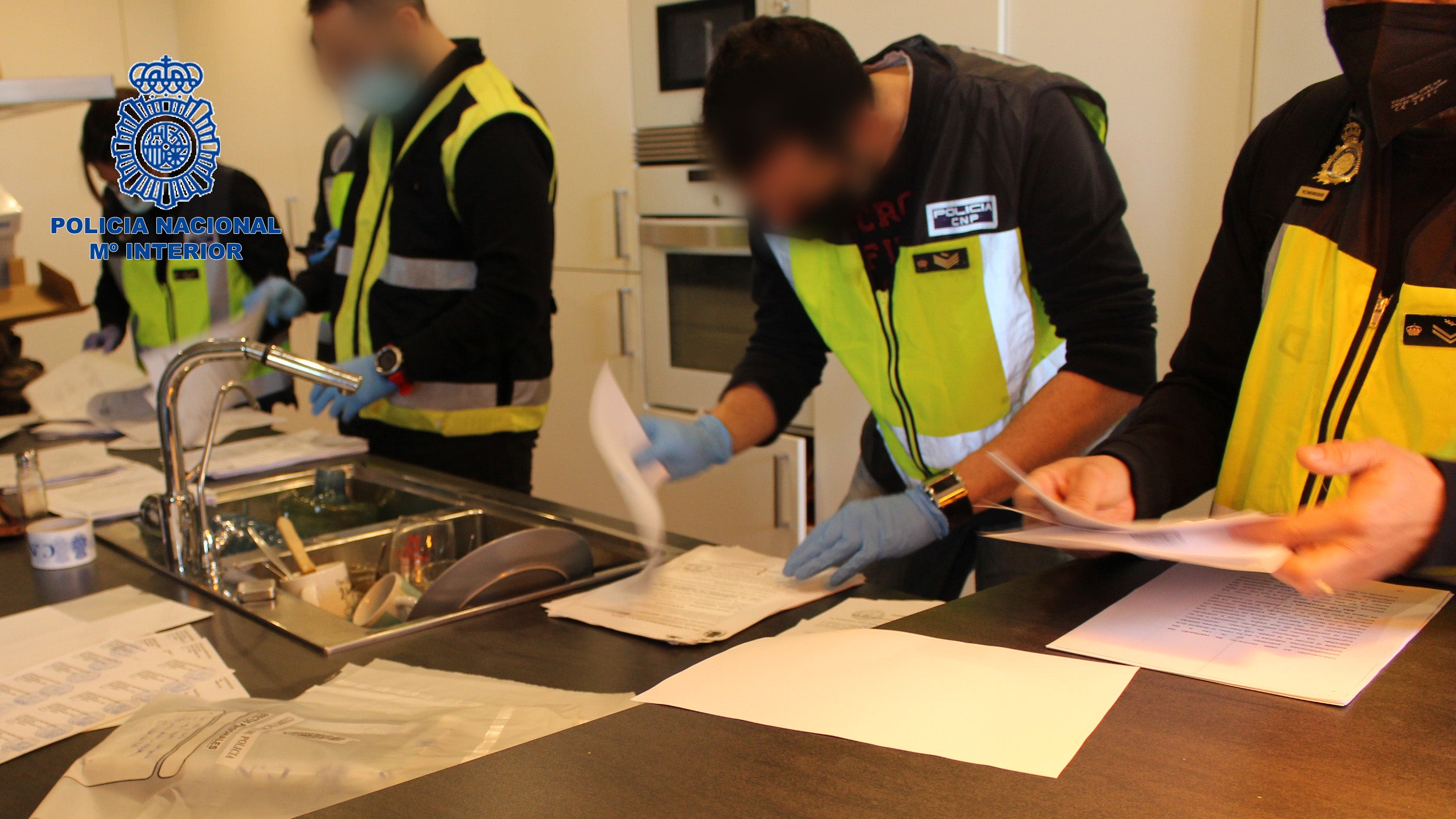 La Policía Nacional detiene a 15 personas en una operación contra el favorecimiento de la inmigración ilegal La Policía Nacional detiene a 15 personas en una operación contra el favorecimiento de la inmigración ilegal