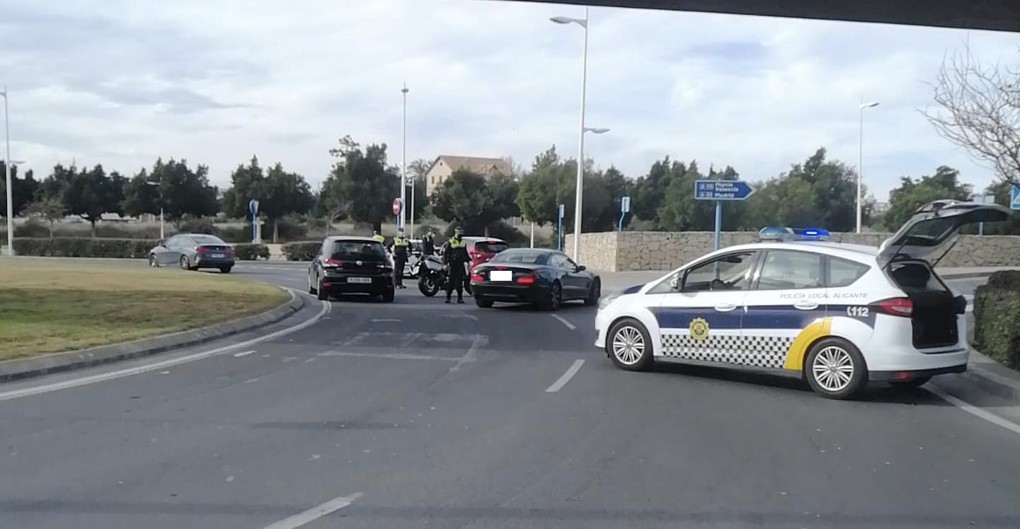 La Policía Local de Alicante impone 151 denuncias por incumplimientos del cierre perimetral La Policía Local de Alicante impone 151 denuncias por incumplimientos del cierre perimetral