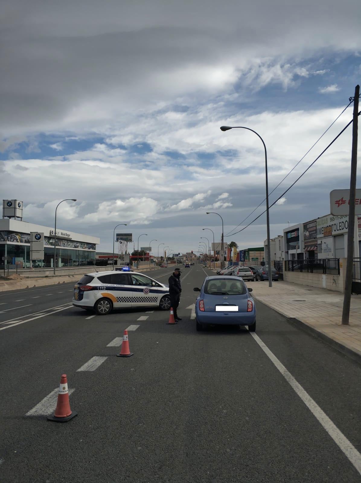 La Policía Local impuso 359 denuncias por quebrantar el cierre perimetral de la ciudad de Alicante La Policía Local impuso 359 denuncias por quebrantar el cierre perimetral de la ciudad de Alicante