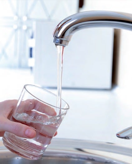 Los habitantes de El Ballestero llevan dieciséis días sin poder beber agua potable Los habitantes de El Ballestero llevan dieciséis días sin poder beber agua potable