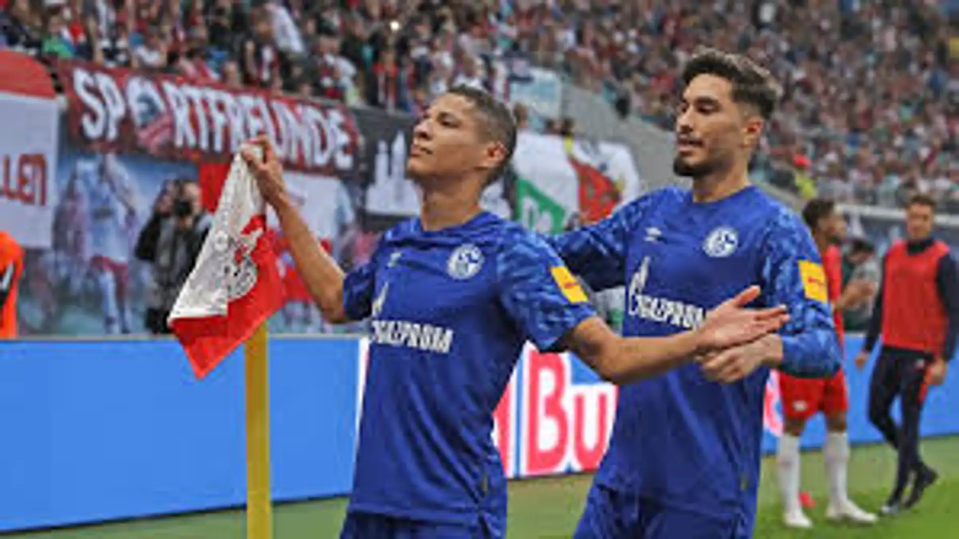  Amine Harit celebra un gol con el Schalke