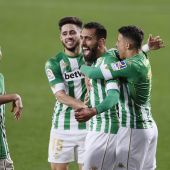 Borja Iglesias vuelve a rescatar al Betis y da la victoria ante Osasuna