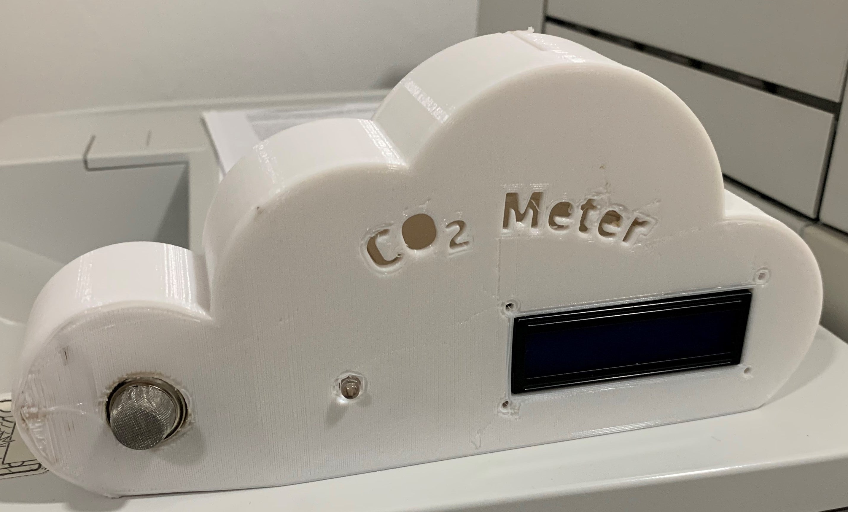 El alumnado de Bachillerato del IES Francisco García-Pavón ha diseñado y fabricado un medidor de CO2 El alumnado de Bachillerato del IES Francisco García-Pavón ha diseñado y fabricado un medidor de CO2