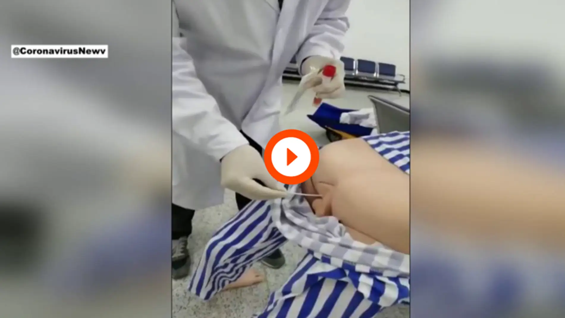 Así se hacen los test anales de detección de coronavirus: un sanitario chino lo explica en un vídeo
