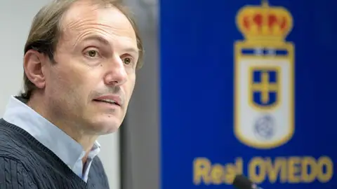 Francesc Arnau, en la rueda de prensa de valoración del cierre de mercado de fichajes del Real Oviedo Francesc Arnau, en la rueda de prensa de valoración del cierre de mercado de fichajes del Real Oviedo