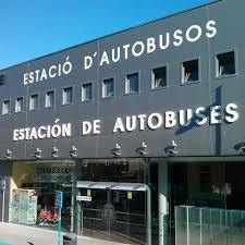 La Policía Nacional detiene a seis personas que huyeron a la carrera para entrar en Alicante La Policía Nacional detiene a seis personas que huyeron a la carrera para entrar en Alicante