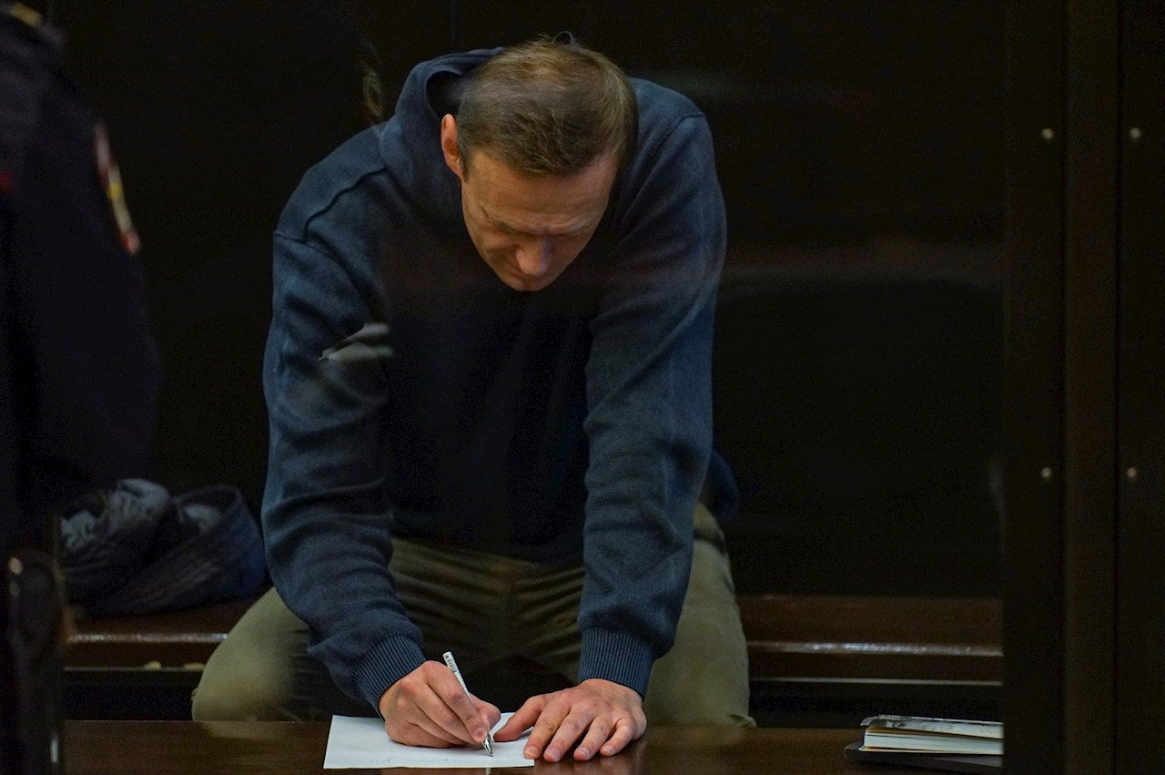 Navalni condenado a tres años y medio: "Alguien no quería que volviese a Rusia libre. Todos sabemos quién" Navalni condenado a tres años y medio: "Alguien no quería que volviese a Rusia libre. Todos sabemos quién"