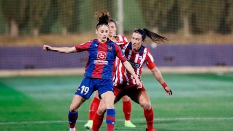 La jugadora del Levante UD, Esther Gonz&aacute;lez, durante un partido.