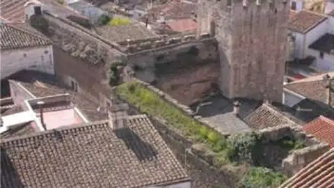 facultativa de la obra de la segunda fase de la restauración de la Muralla de Cáceres Cáceres