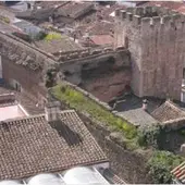 facultativa de la obra de la segunda fase de la restauración de la Muralla de Cáceres facultativa de la obra de la segunda fase de la restauración de la Muralla de Cáceres