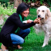 Carmen, oyente de Más de uno, con su perro