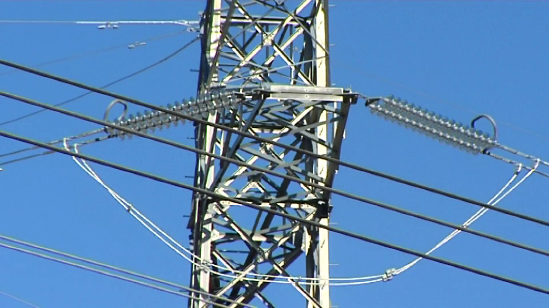 El conductor de un camión quedaba herido leve tras tocar el remolque un cable eléctrico en Badajoz El conductor de un camión quedaba herido leve tras tocar el remolque un cable eléctrico en Badajoz