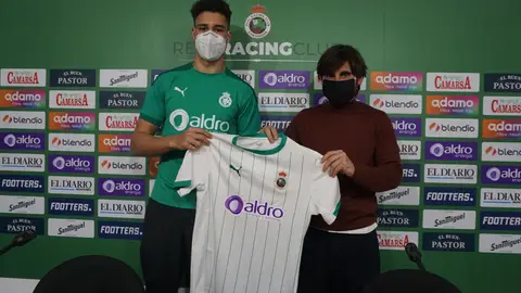 Luan Capanni y Pedro Menéndez Luan Capanni, futbolista brasileño, y Pedro Menéndez, secretario técnico del Racing de Santander