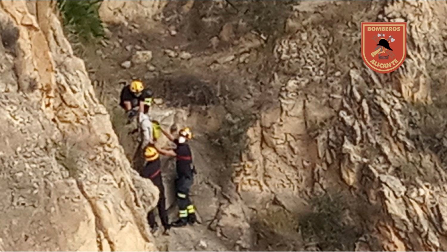 Los bomberos del SPEIS auxilian a un hombre en la Serra Grossa que se sintió indispuesto Los bomberos del SPEIS auxilian a un hombre en la Serra Grossa que se sintió indispuesto