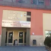 Los centros de mayores de Orihuela contarán a partir de ahora con una nueva empresa que gestionará la atención socio sanitaria, conserjería y desarrollo de talleres de dichos centros Los centros de mayores de Orihuela contarán a partir de ahora con una nueva empresa que gestionará la atención socio sanitaria, conserjería y desarrollo de talleres de dichos centros