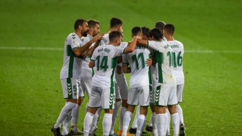 El Elche busca en el paro a un lateral derecho, un interior y un atacante para la banda.