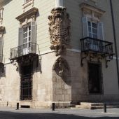 Representa el 15% del total y que se complementa con el 62,5% que aporta la Generalitat y el 22,5% de la Diputación Provincial de Alicante 