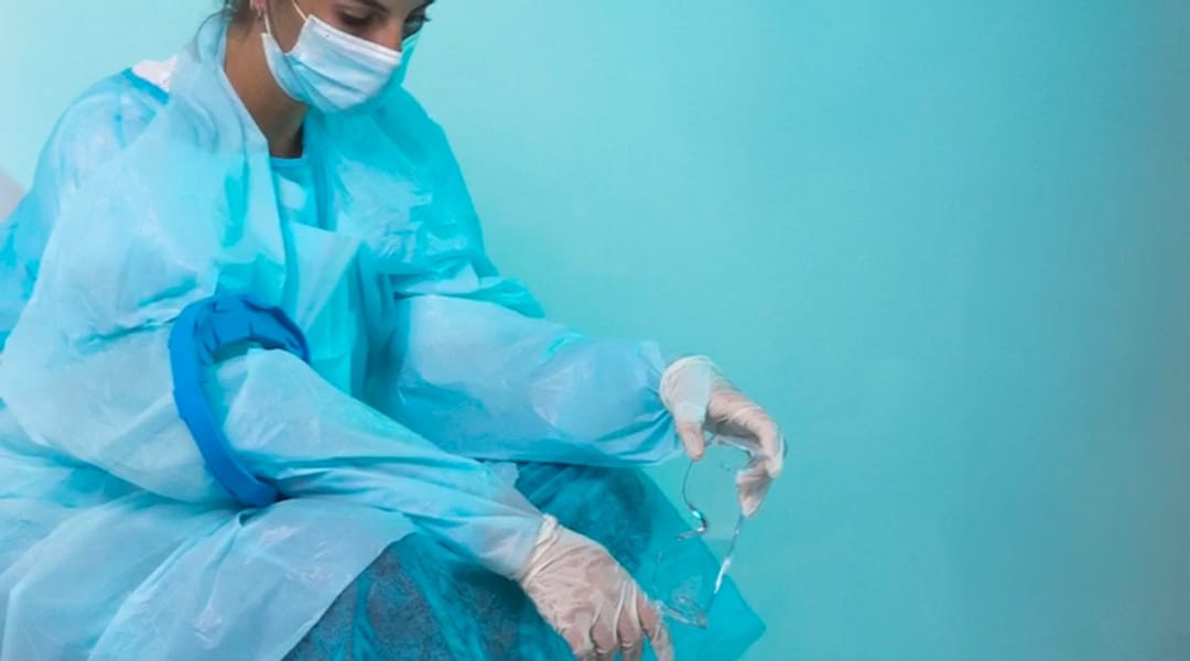 Enfermera del Hospital de Ciudad Real: "Ves camas acumuladas en la puerta del mortuorio, ¿cuántas vidas se habrán ido ese día?" Enfermera del Hospital de Ciudad Real: "Ves camas acumuladas en la puerta del mortuorio, ¿cuántas vidas se habrán ido ese día?"