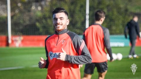 V&iacute;ctor Campuzano, nuevo jugador del Sporting