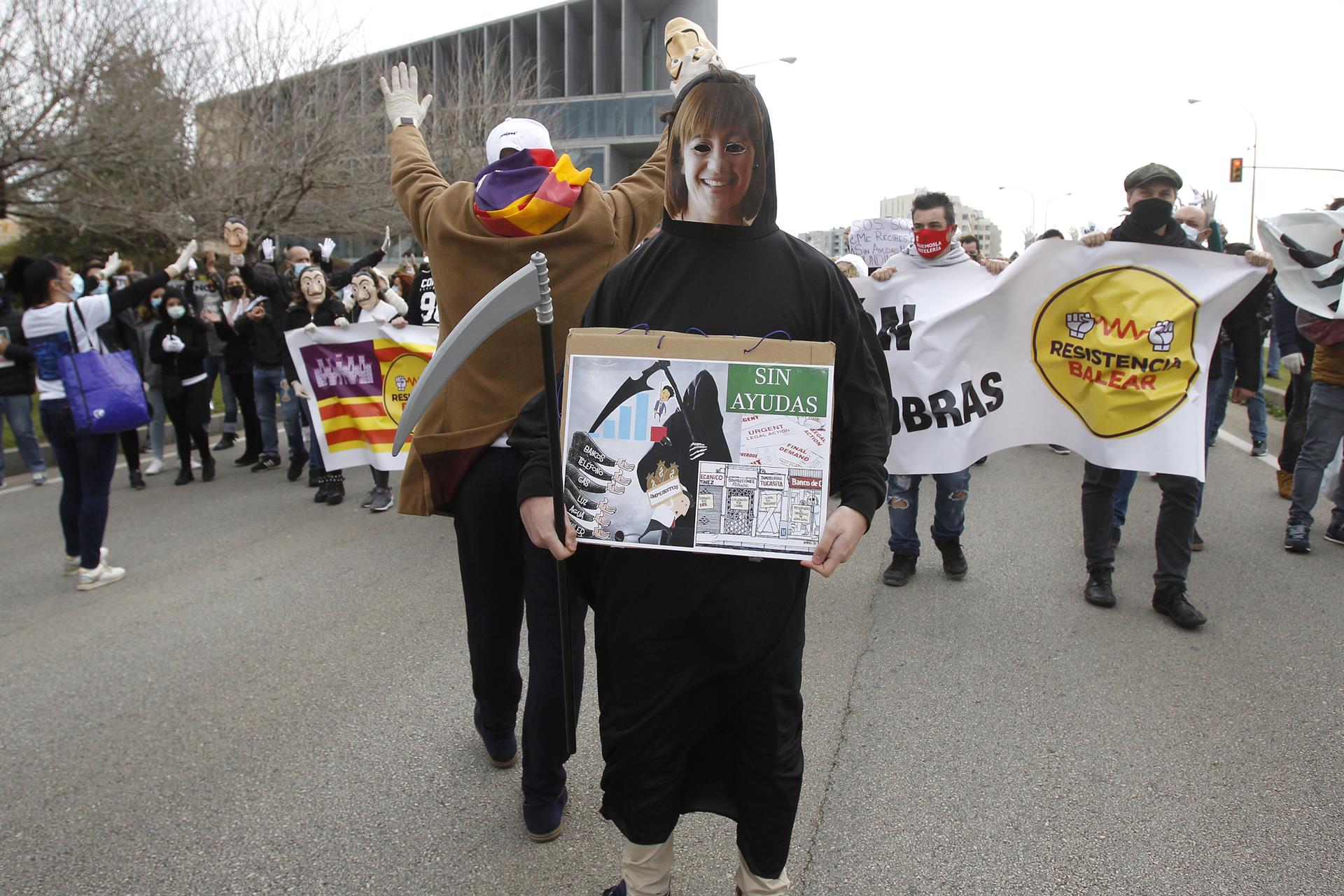 La Delegación sanciona a ocho personas con 141.000 euros por infracciones en la manifestación del sábado La Delegación sanciona a ocho personas con 141.000 euros por infracciones en la manifestación del sábado