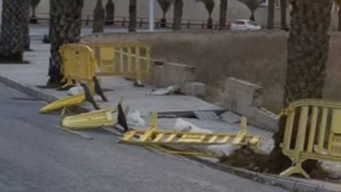 Socavón en la calle Teulada de Elche. Socavón en la calle Teulada de Elche.