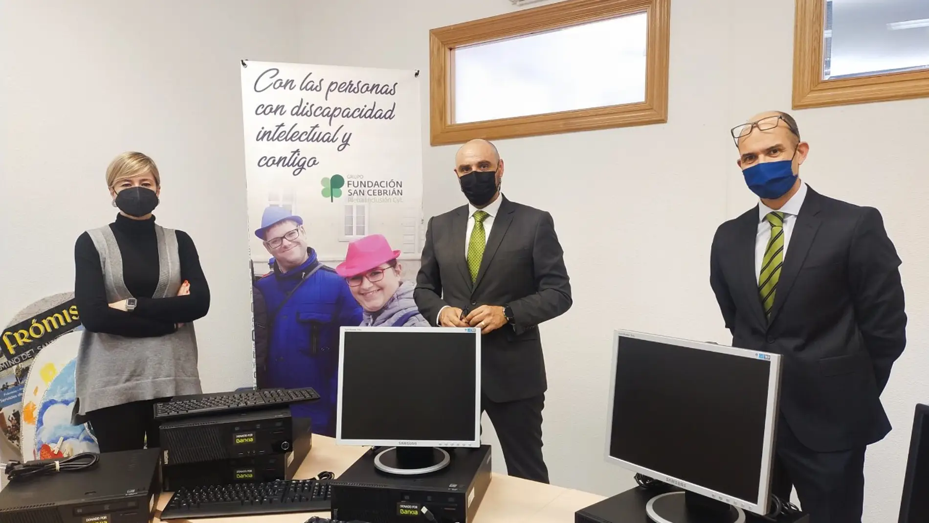 El Grupo Fundación San Cebrián recibe 10 equipos informáticos donados por Bankia