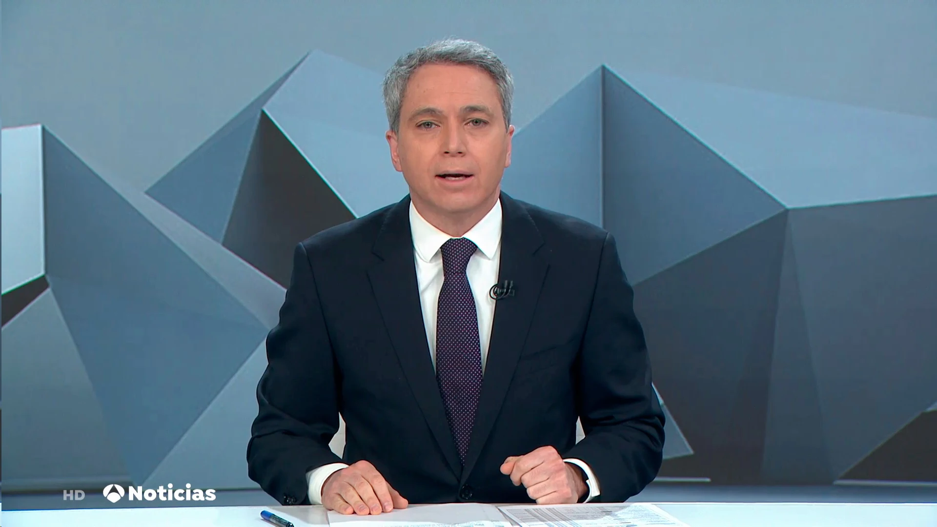 Vicente Vall&eacute;s, durante el informativo