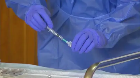 Sanidad descarta la vacuna de AstraZeneca para los mayores de 80 anos Sanidad descarta la vacuna de AstraZeneca para los mayores de 80 anos